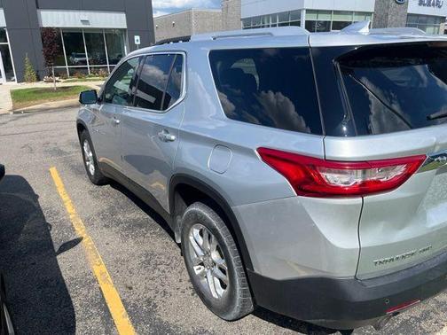 Silver Ice Metallic 2018 Chevrolet Traverse LT Cloth
