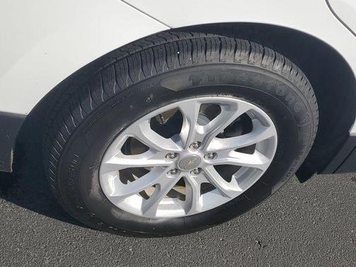 Summit White 2019 Chevrolet Equinox 1LT