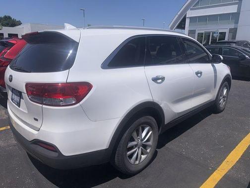 Snow White Pearl 2018 Kia Sorento LX