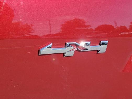 Maroon 2017 GMC Canyon SLT