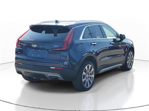 2022 Cadillac XT4 Premium Luxury