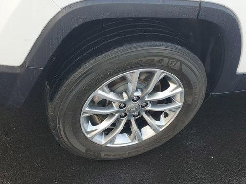 Bright White Clearcoat 2022 Jeep Cherokee Latitude Lux