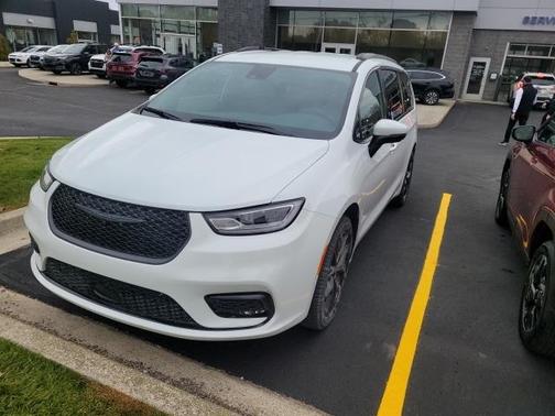 2023 Chrysler Pacifica Touring-L