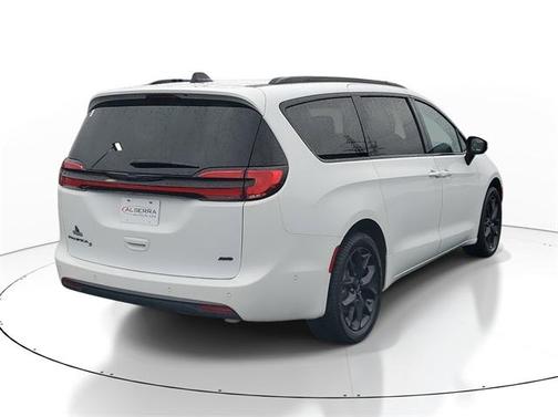 2023 Chrysler Pacifica Touring-L