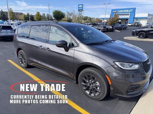 2021 Chrysler Pacifica Touring-L