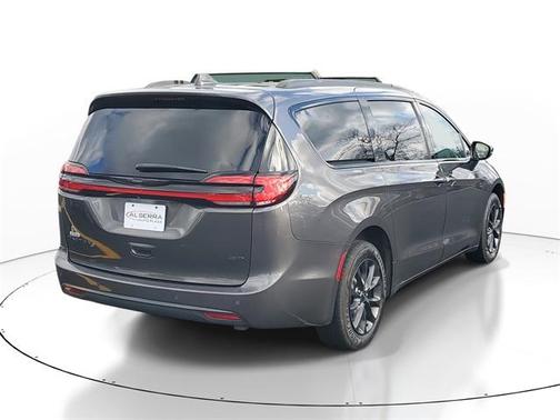 2021 Chrysler Pacifica Touring-L