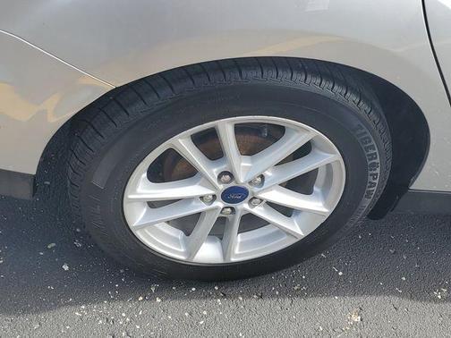 Ingot Silver 2017 Ford Focus SE