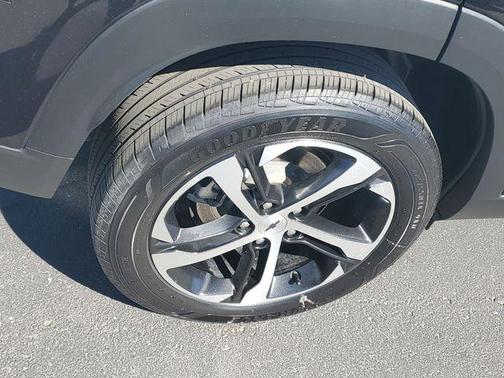 Mosaic Black Metallic 2024 Chevrolet Trax 1RS