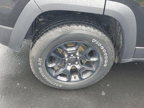 Diamond Black 2021 Jeep Cherokee Trailhawk