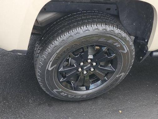 Desert Sand Metallic 2021 GMC Canyon AT4 w/Leather