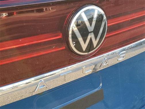 2025 Volkswagen Atlas 2.0T SE