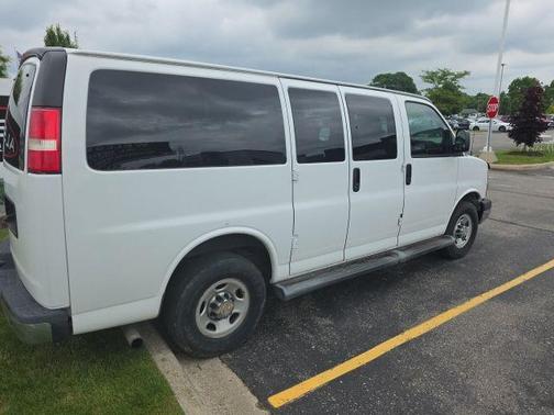 Summit White 2015 Chevrolet Express 2500 LT