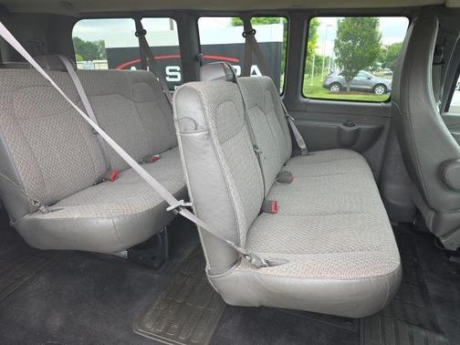 Summit White 2015 Chevrolet Express 2500 LT