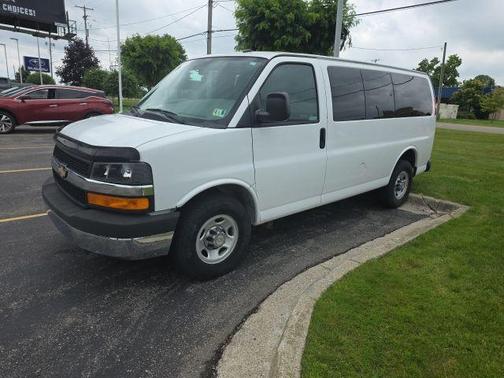 Summit White 2015 Chevrolet Express 2500 LT