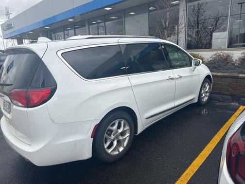 2018 Chrysler Pacifica Touring-L