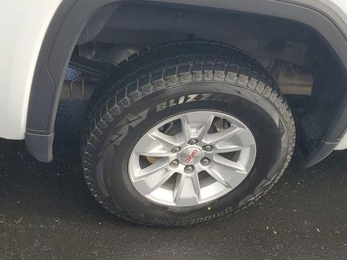 Summit White 2023 GMC Sierra 1500 SLE