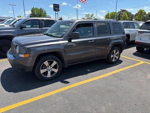 Granite Crystal Clearcoat Metallic 2017 Jeep Patriot High Altitude
