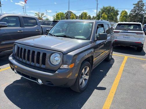 Granite Crystal Clearcoat Metallic 2017 Jeep Patriot High Altitude