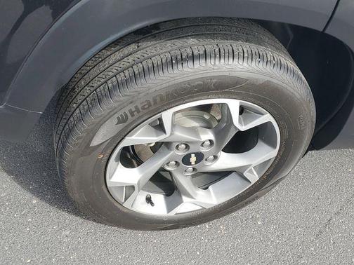 Mosaic Black Metallic 2024 Chevrolet Trax LT