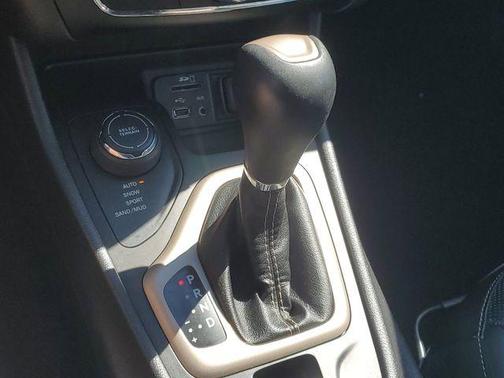 Granite Crystal Clearcoat Metallic 2017 Jeep Cherokee Limited
