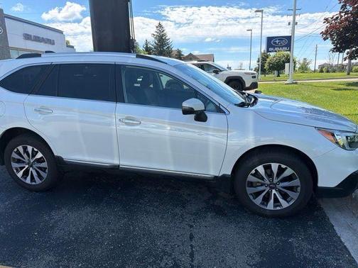 Crystal White Pearl 2017 Subaru Outback 2.5i Touring