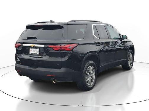 Mosaic Black Metallic 2023 Chevrolet Traverse LT Cloth