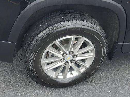 Mosaic Black Metallic 2023 Chevrolet Traverse LT Cloth