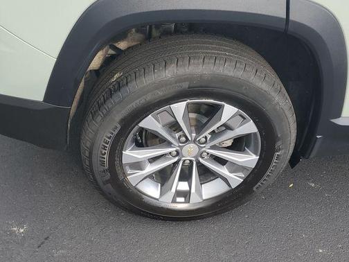 Green 2025 Chevrolet Equinox LT