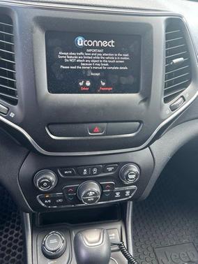 Diamond Black 2019 Jeep Cherokee Latitude Plus