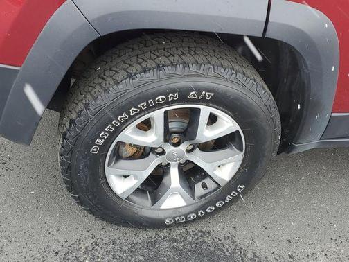 Deep Cherry Red Crystal Pearlcoat 2016 Jeep Cherokee Trailhawk