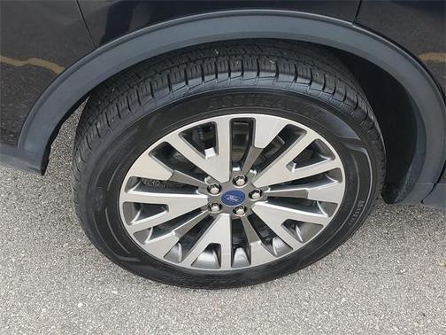 2022 Ford Escape Titanium Hybrid