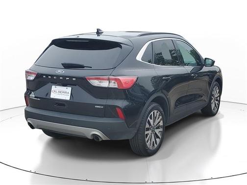 2022 Ford Escape Titanium Hybrid