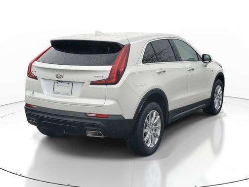 Crystal White Tri-Coat 2022 Cadillac XT4 Luxury