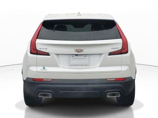 Crystal White Tri-Coat 2022 Cadillac XT4 Luxury