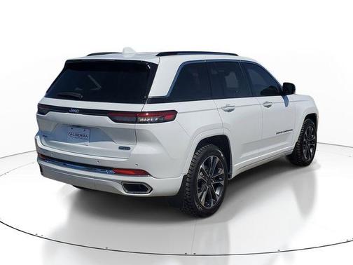 Bright White Clearcoat 2023 Jeep Grand Cherokee Overland