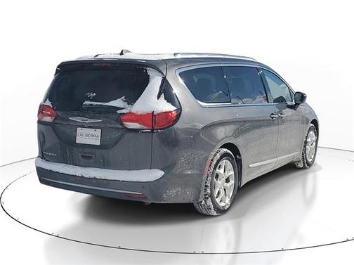 2020 Chrysler Pacifica Touring-L