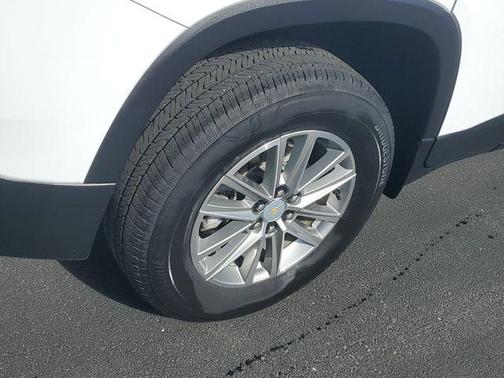 Summit White 2023 Chevrolet Traverse LT Cloth