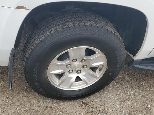 Summit White 2019 Chevrolet Suburban LT