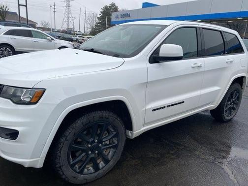 Bright White Clearcoat 2021 Jeep Grand Cherokee Laredo X