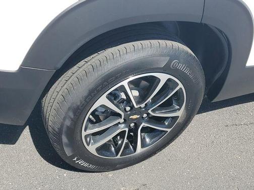 Summit White 2024 Chevrolet Trailblazer LT