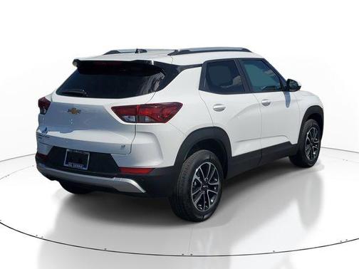 Summit White 2024 Chevrolet Trailblazer LT