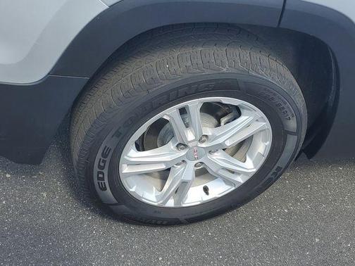 Quicksilver Metallic 2022 GMC Terrain SLE