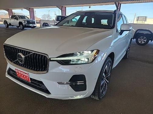 2022 Volvo XC60 B5 Momentum