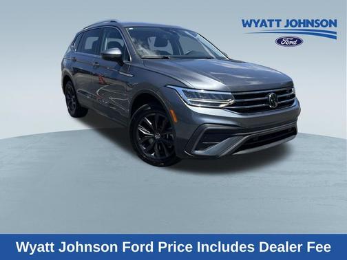 Platinum Gray Metallic 2024 Volkswagen Tiguan 2.0T SE