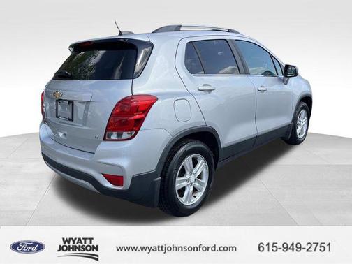 Silver Ice Metallic 2017 Chevrolet Trax LT