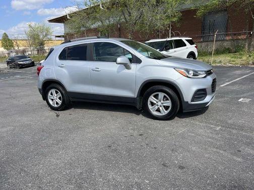 Silver Ice Metallic 2017 Chevrolet Trax LT