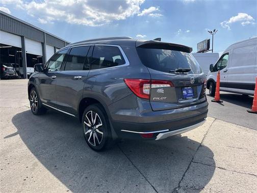 2022 Honda Pilot Touring 8-Passenger