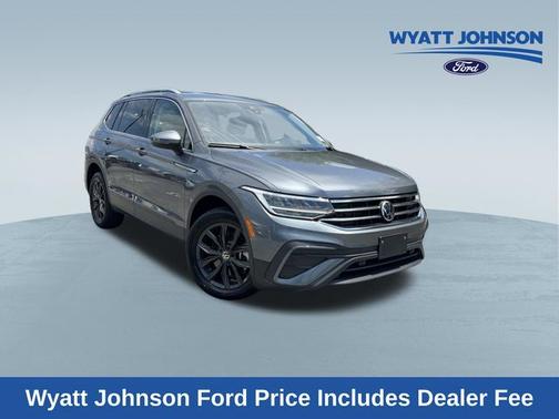 Platinum Gray Metallic 2024 Volkswagen Tiguan 2.0T SE