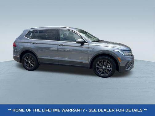 Platinum Gray Metallic 2024 Volkswagen Tiguan 2.0T SE