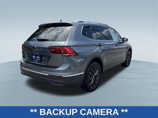 Platinum Gray Metallic 2024 Volkswagen Tiguan 2.0T SE